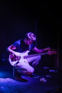 tuning guitars with electronic tuners